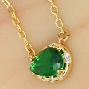 "Luxurious Rose Gold Necklace with Emerald Green Crystal, XPNL0153